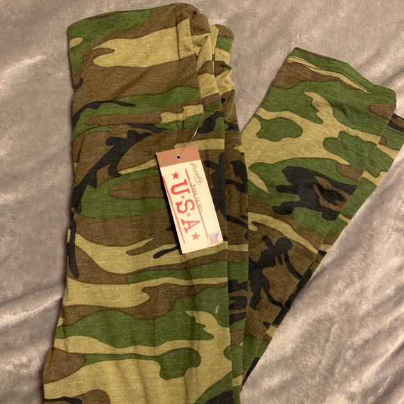 Pants - NWT camo high waisted leggings